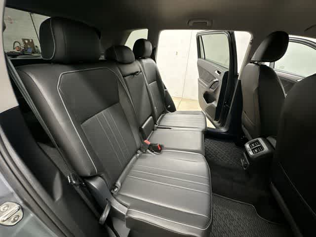 Thumbnail: 2023 Volkswagen Tiguan - 24