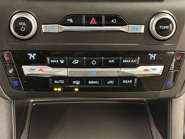 Thumbnail: 2020 Ford Explorer - 16