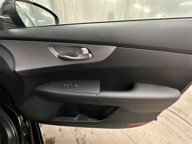 Thumbnail: 2022 Kia Forte - 20