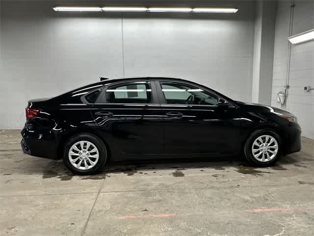 Thumbnail: 2022 Kia Forte - 3