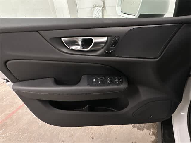 Thumbnail: 2025 Volvo S60 - 18