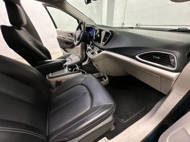 Thumbnail: 2023 Chrysler Pacifica - 20