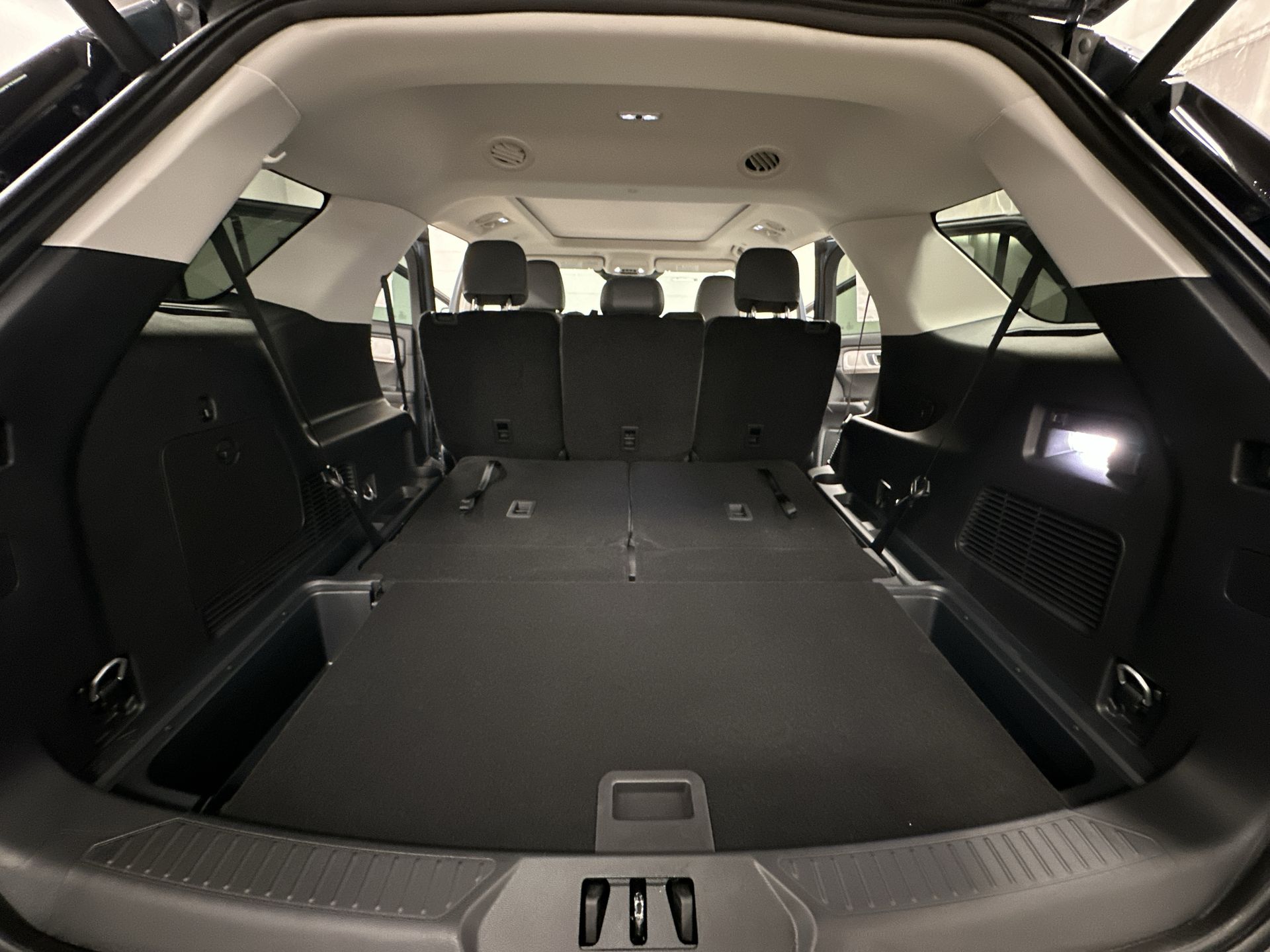 Thumbnail: 2025 Ford Explorer - 28