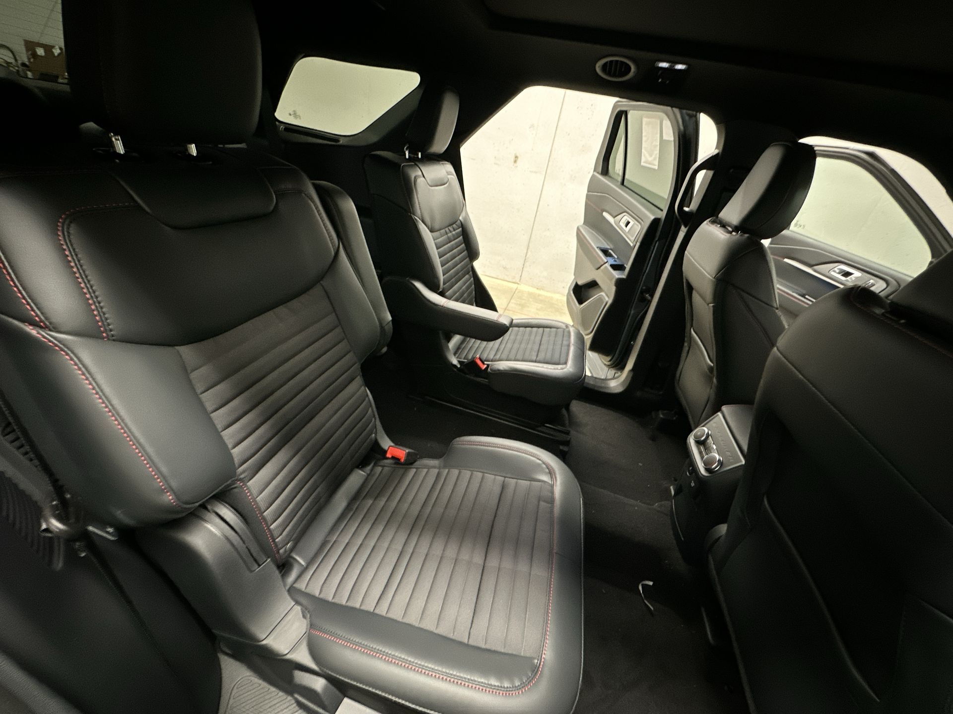 Thumbnail: 2025 Ford Explorer - 26