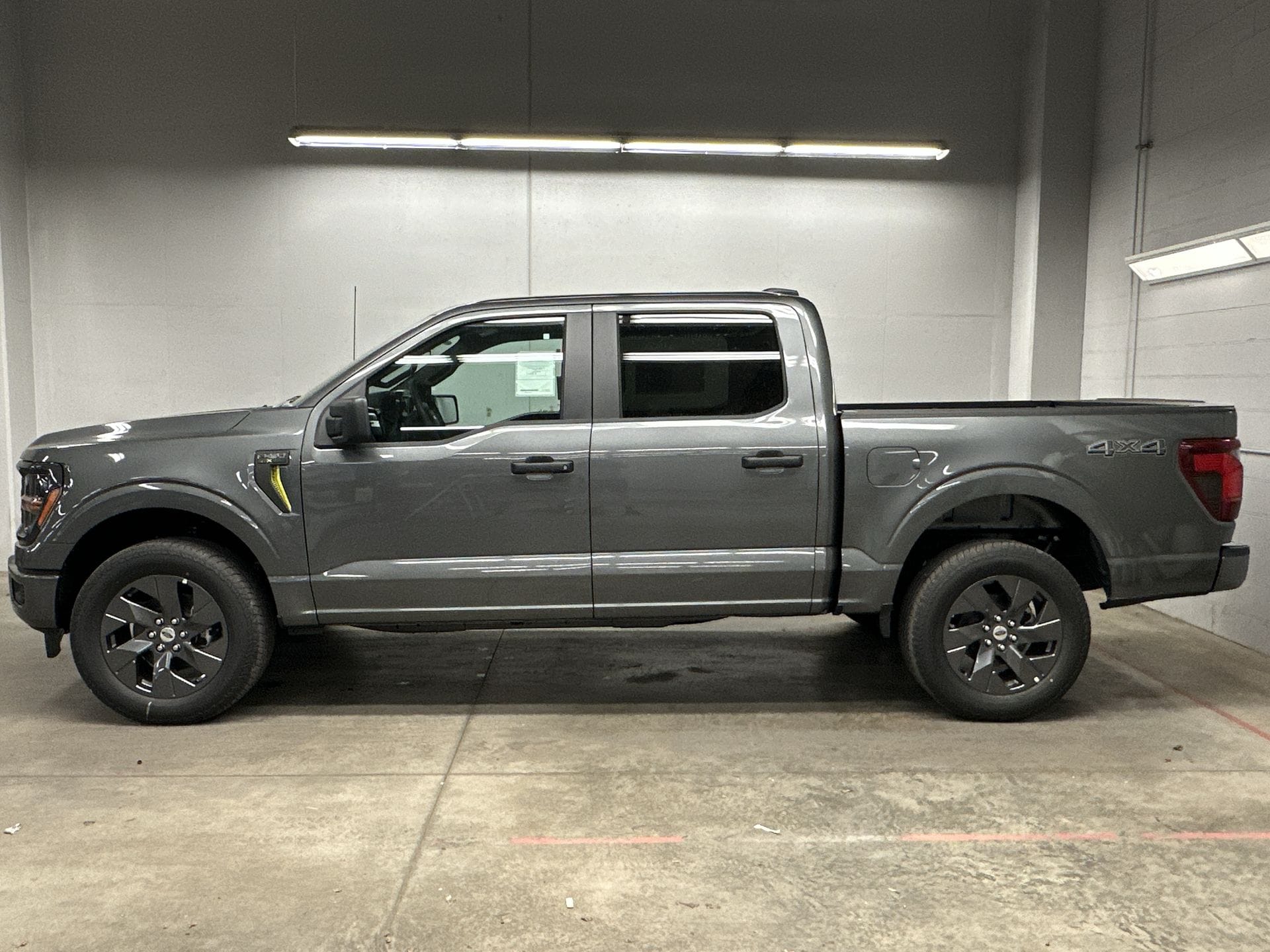 2025 Ford F-150 STX - Photo 10