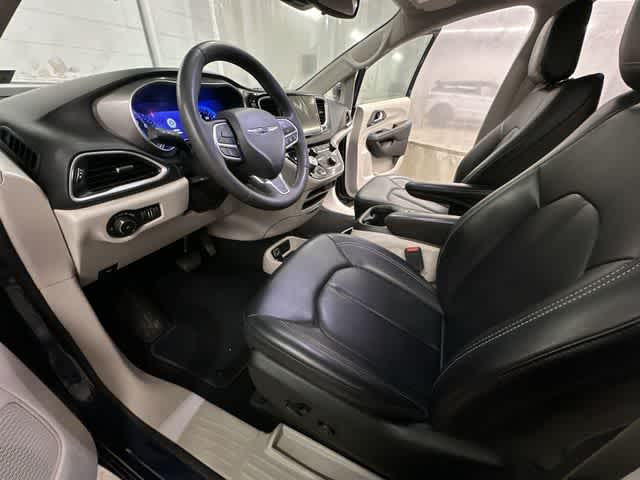 Thumbnail: 2023 Chrysler Pacifica - 15