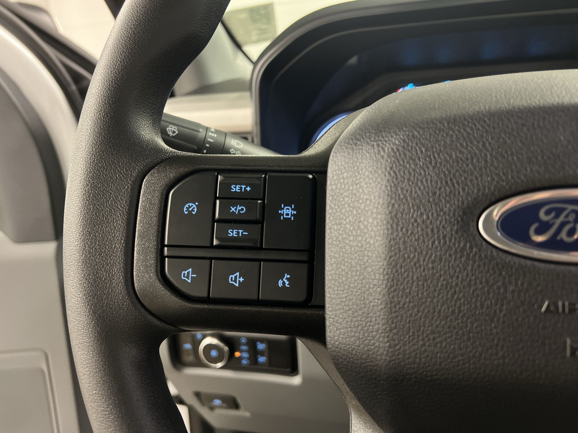 Thumbnail: 2025 Ford  - 8