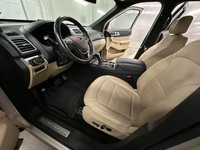 Thumbnail: 2017 Ford Explorer - 16