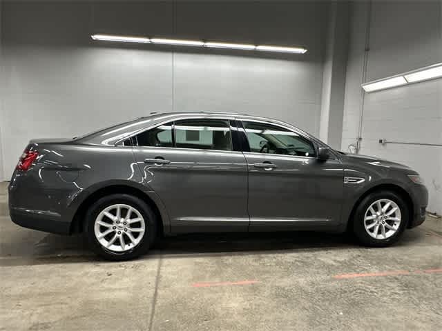 2015 Ford Taurus SE 3