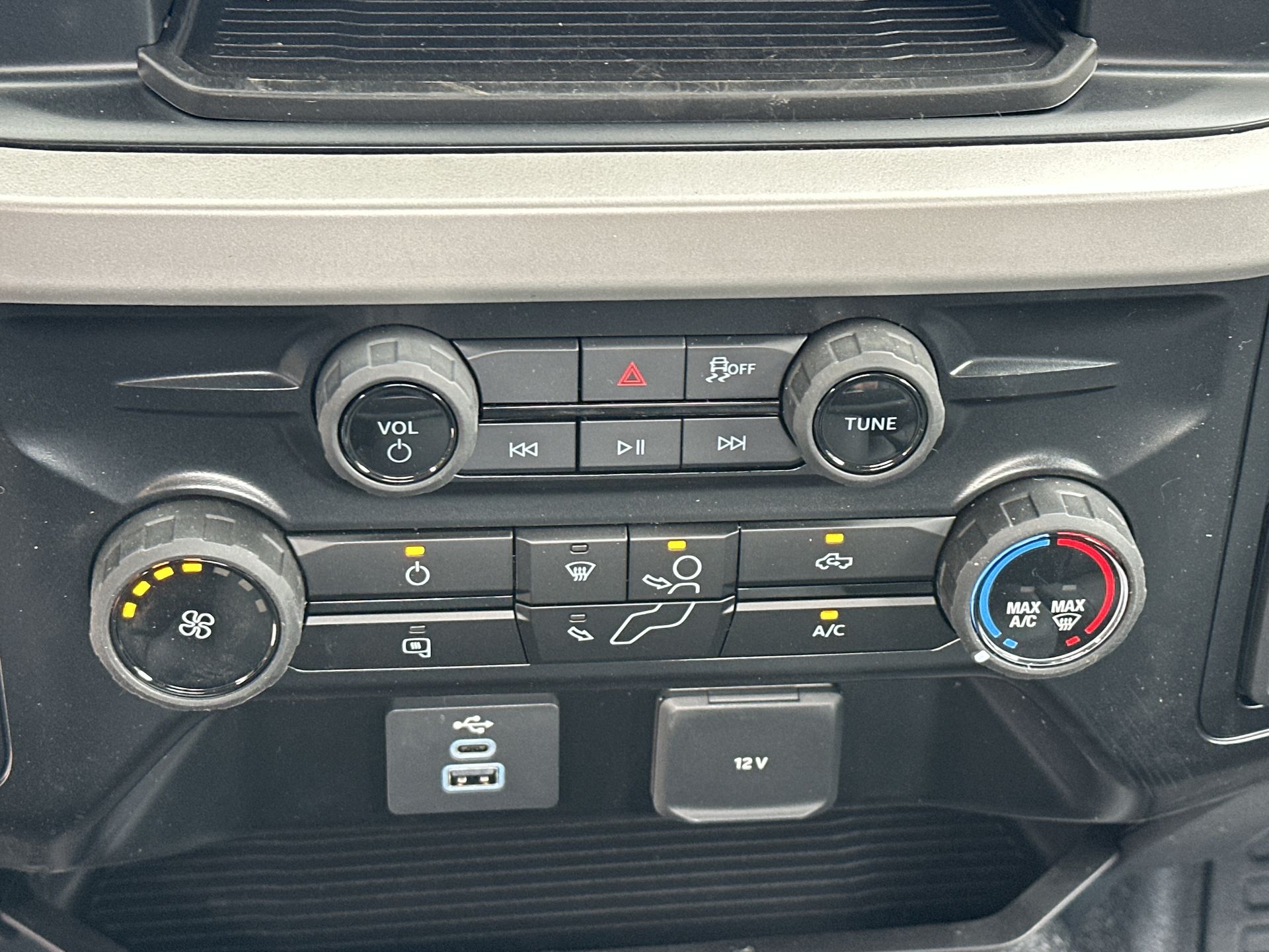 Thumbnail: 2025 Ford Econoline - 13