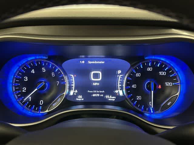Thumbnail: 2023 Chrysler Pacifica - 6
