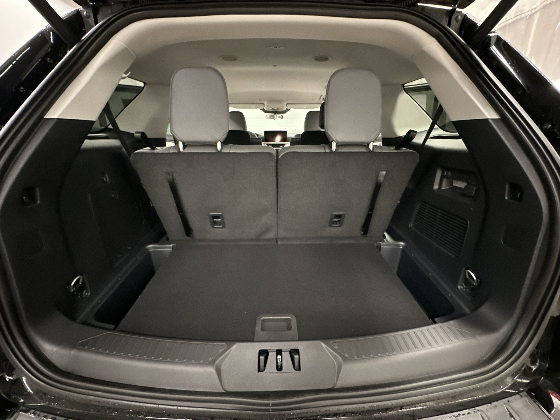 Thumbnail: 2025 Ford Explorer - 25