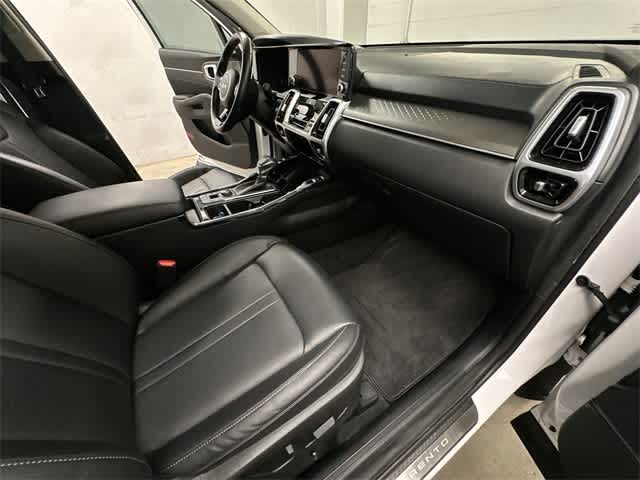 Thumbnail: 2022 Kia Sorento - 24