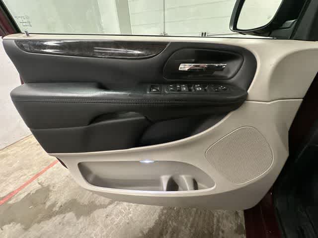 Thumbnail: 2017 Dodge Grand Caravan - 14