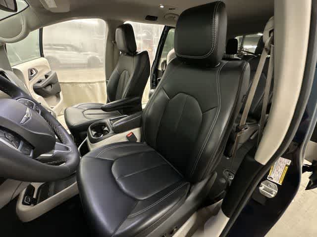 Thumbnail: 2023 Chrysler Pacifica - 16
