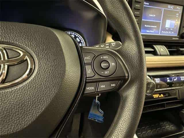 Thumbnail: 2021 Toyota RAV4 - 9