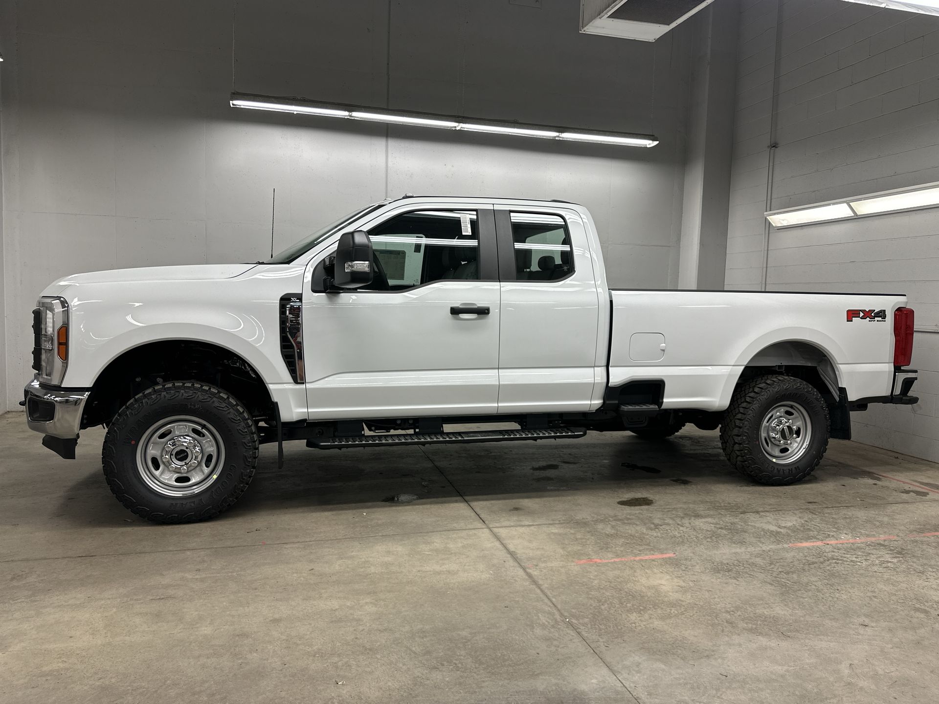 2025 Ford F-350 XL photo 2
