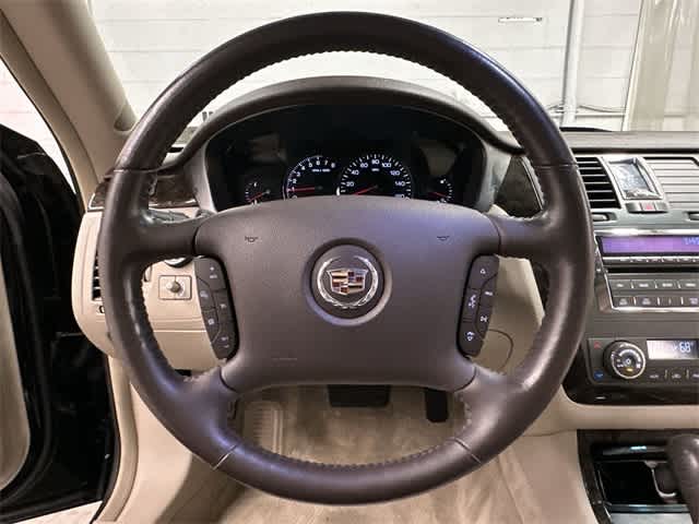 2011 Cadillac DTS Luxury I 8
