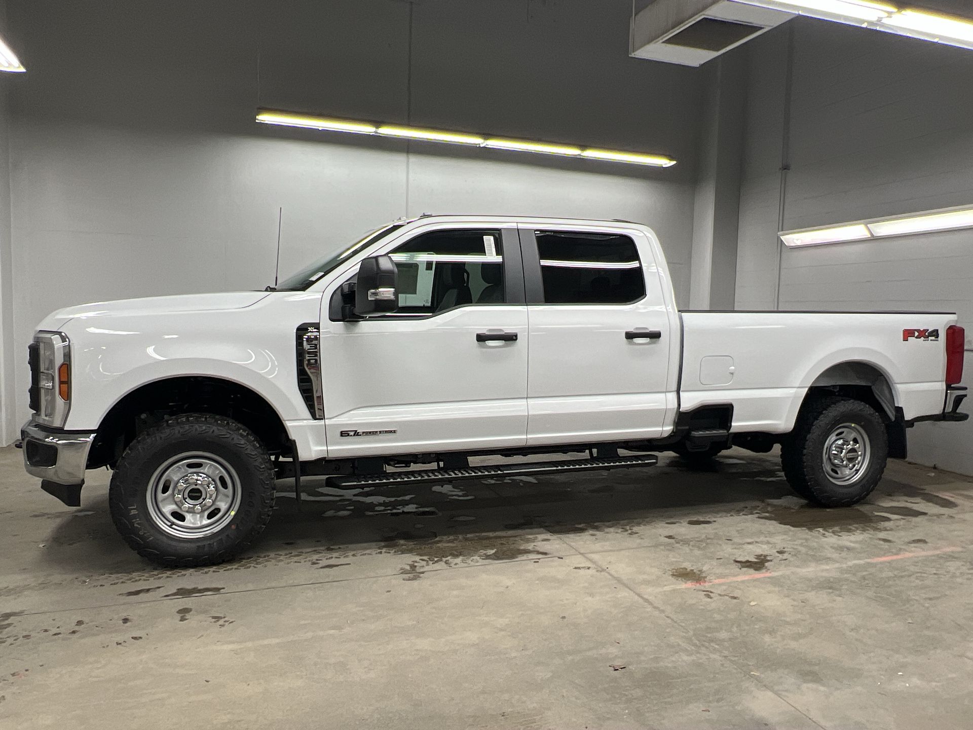 2025 Ford F-350 XL photo 2