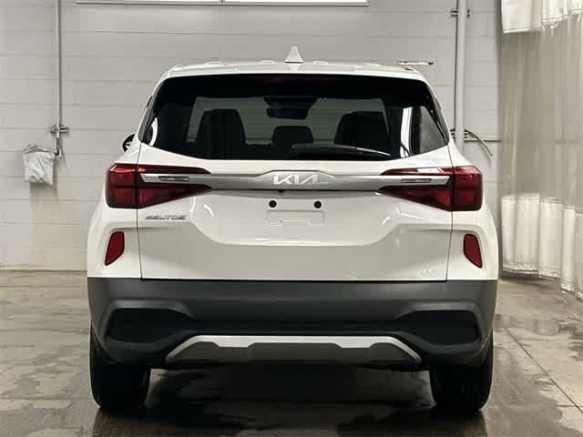 Thumbnail: 2023 Kia Seltos - 4