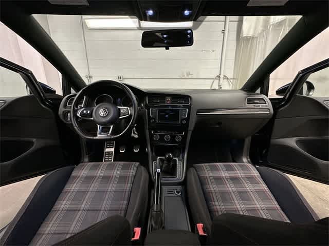 Thumbnail: 2017 Volkswagen Golf - 17