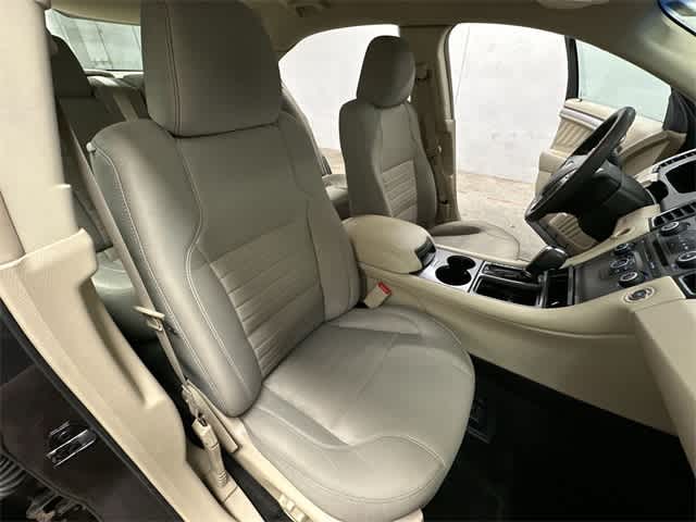 2015 Ford Taurus SE 19