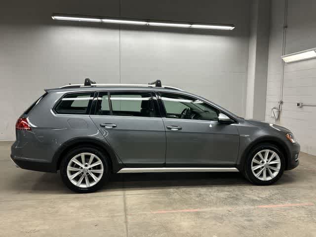 Thumbnail: 2017 Volkswagen Golf - 3