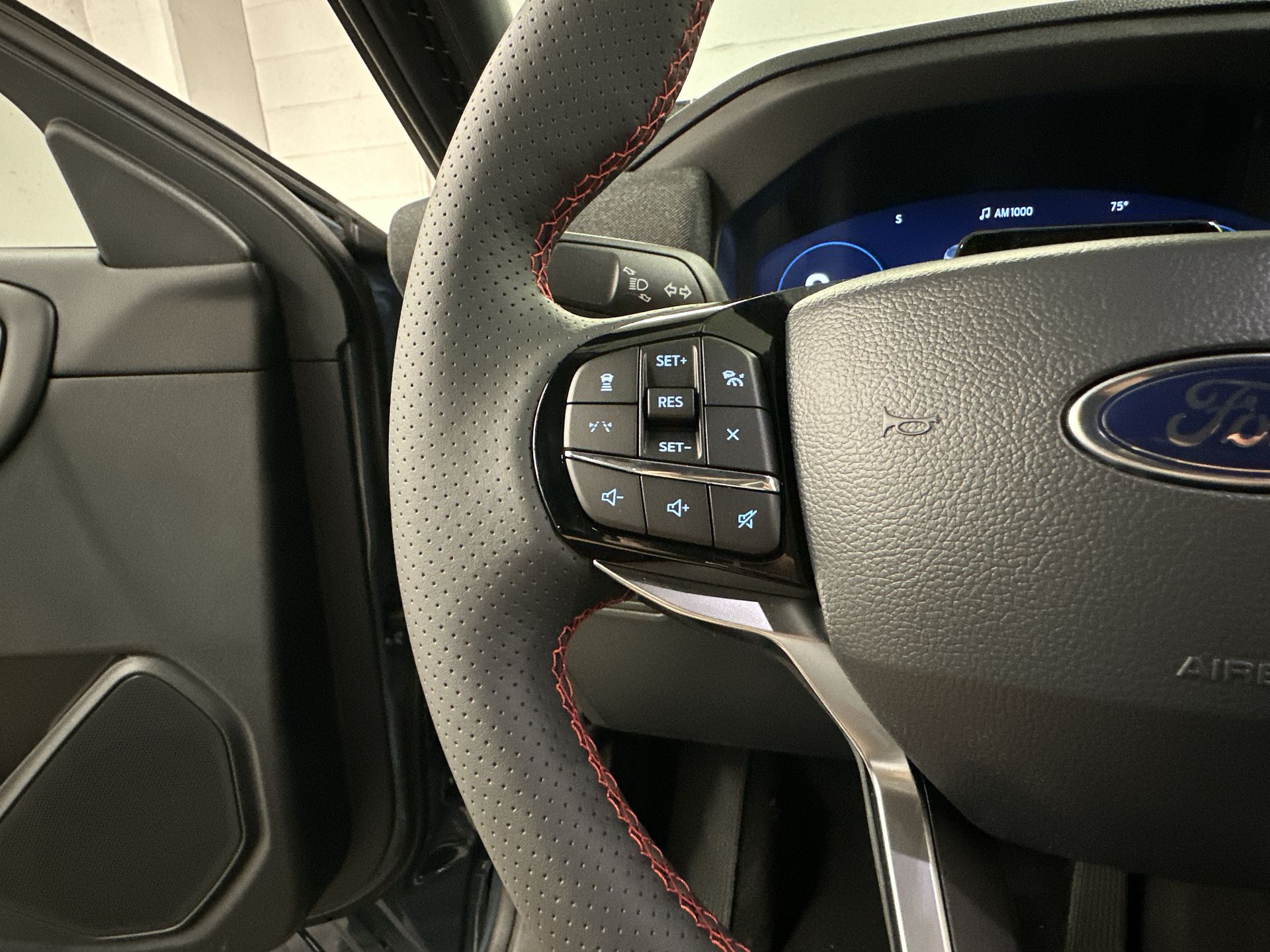 Thumbnail: 2025 Ford Explorer - 9