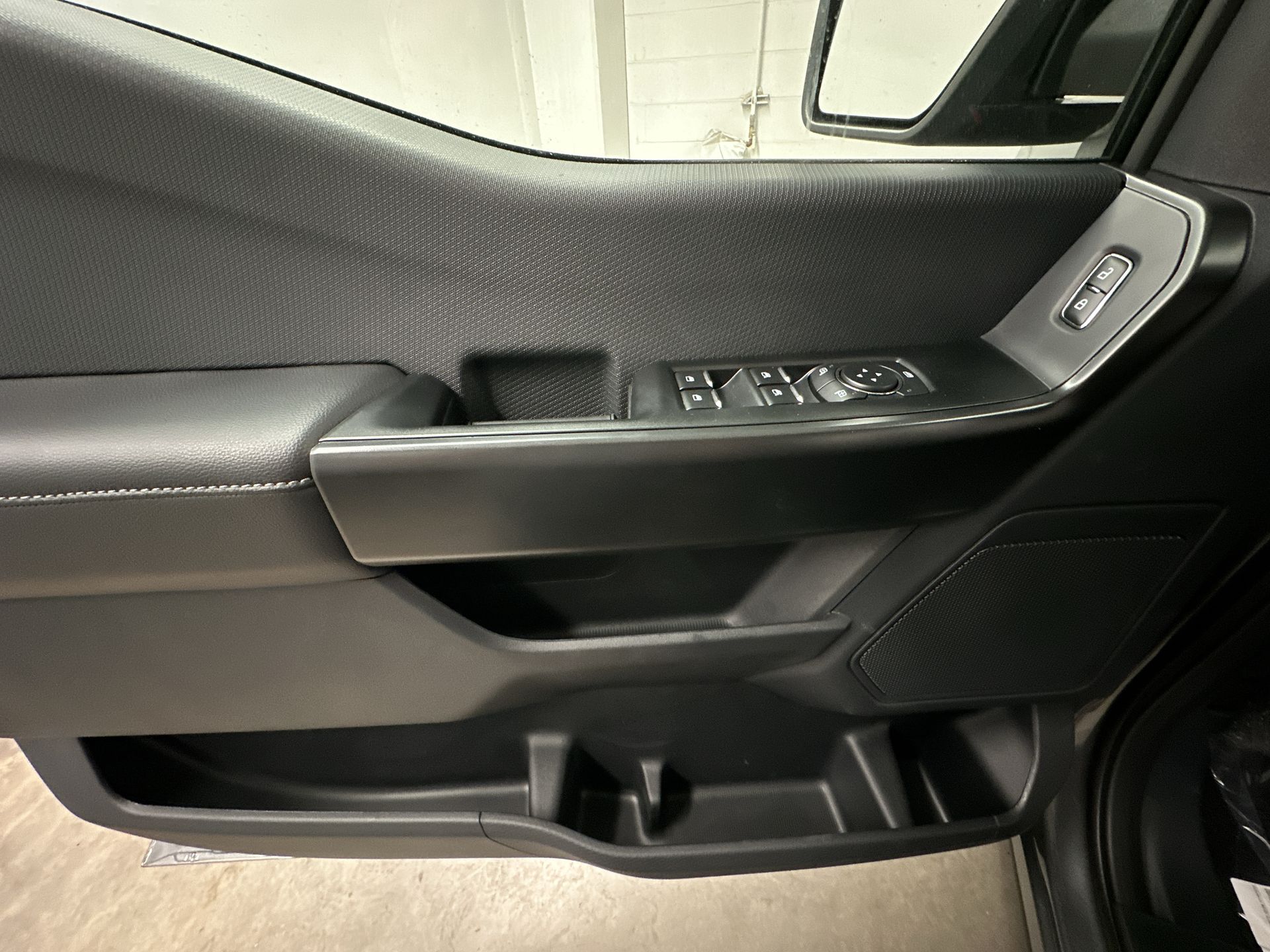 2025 Ford F-150 STX - Photo 24