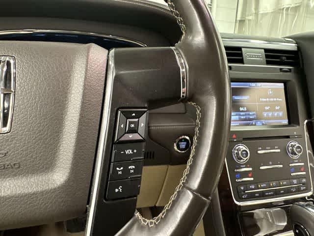 Thumbnail: 2015 Lincoln Navigator - 10