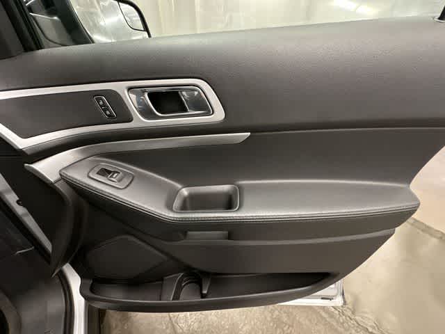 Thumbnail: 2015 Ford Explorer - 21