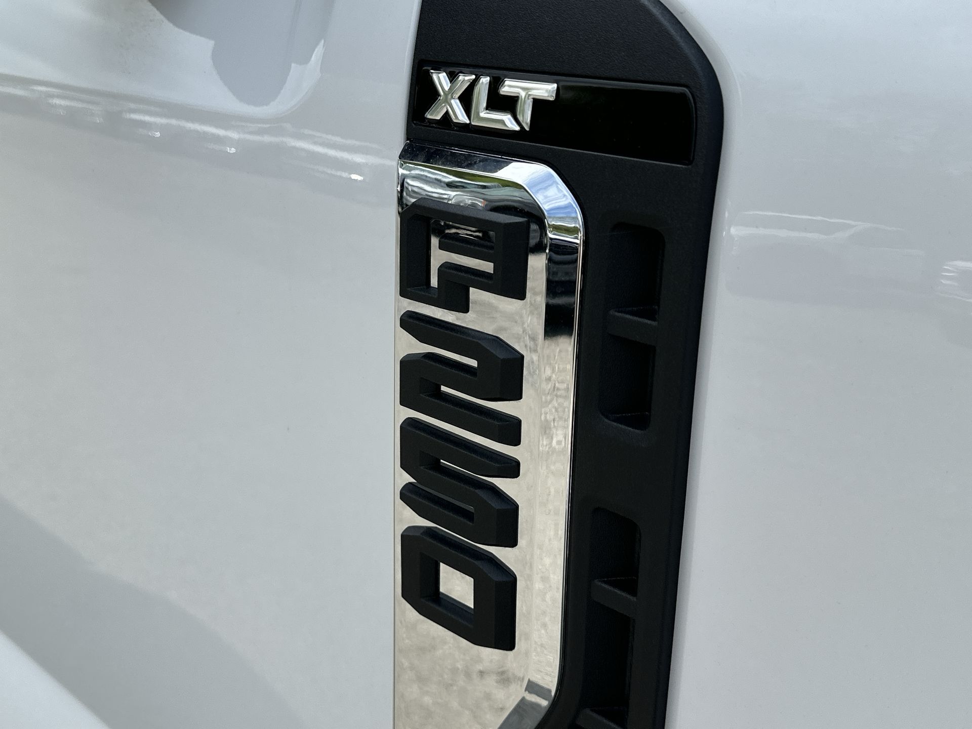 2025 Ford Econoline E-250 24