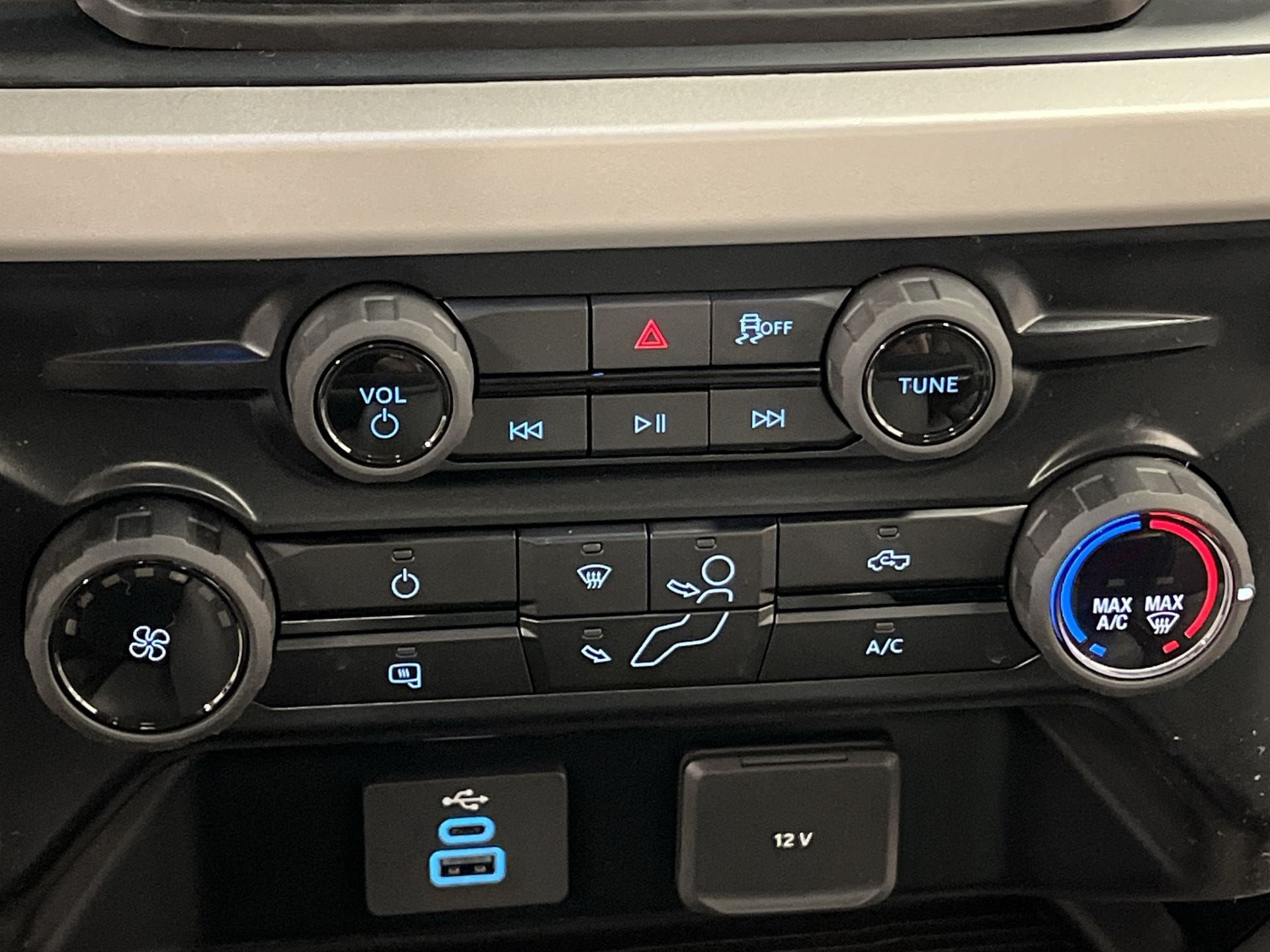 Thumbnail: 2025 Ford Econoline - 13