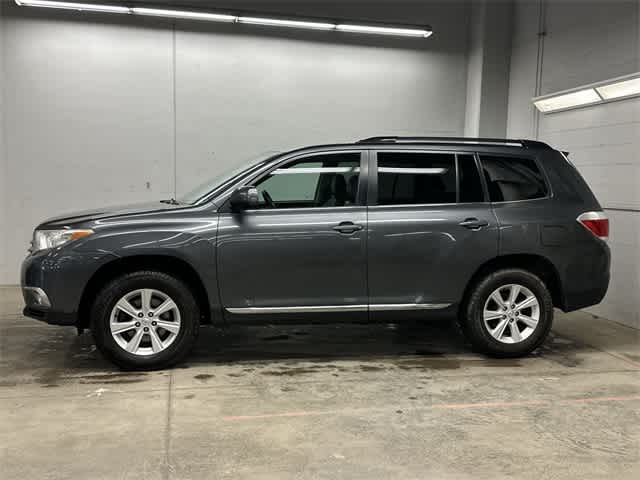 Thumbnail: 2013 Toyota Highlander - 2