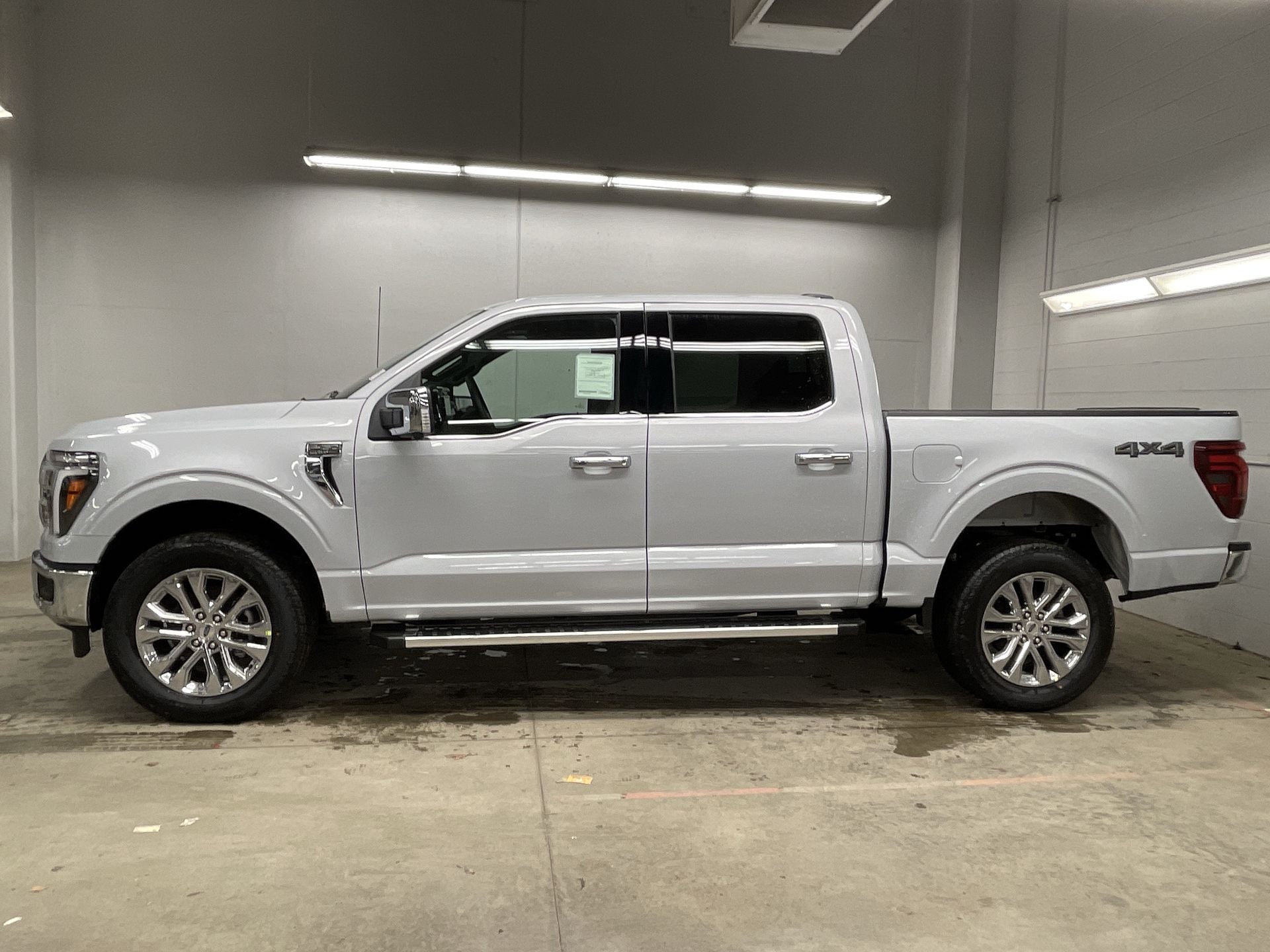 2025 Ford F-150 Lariat 2