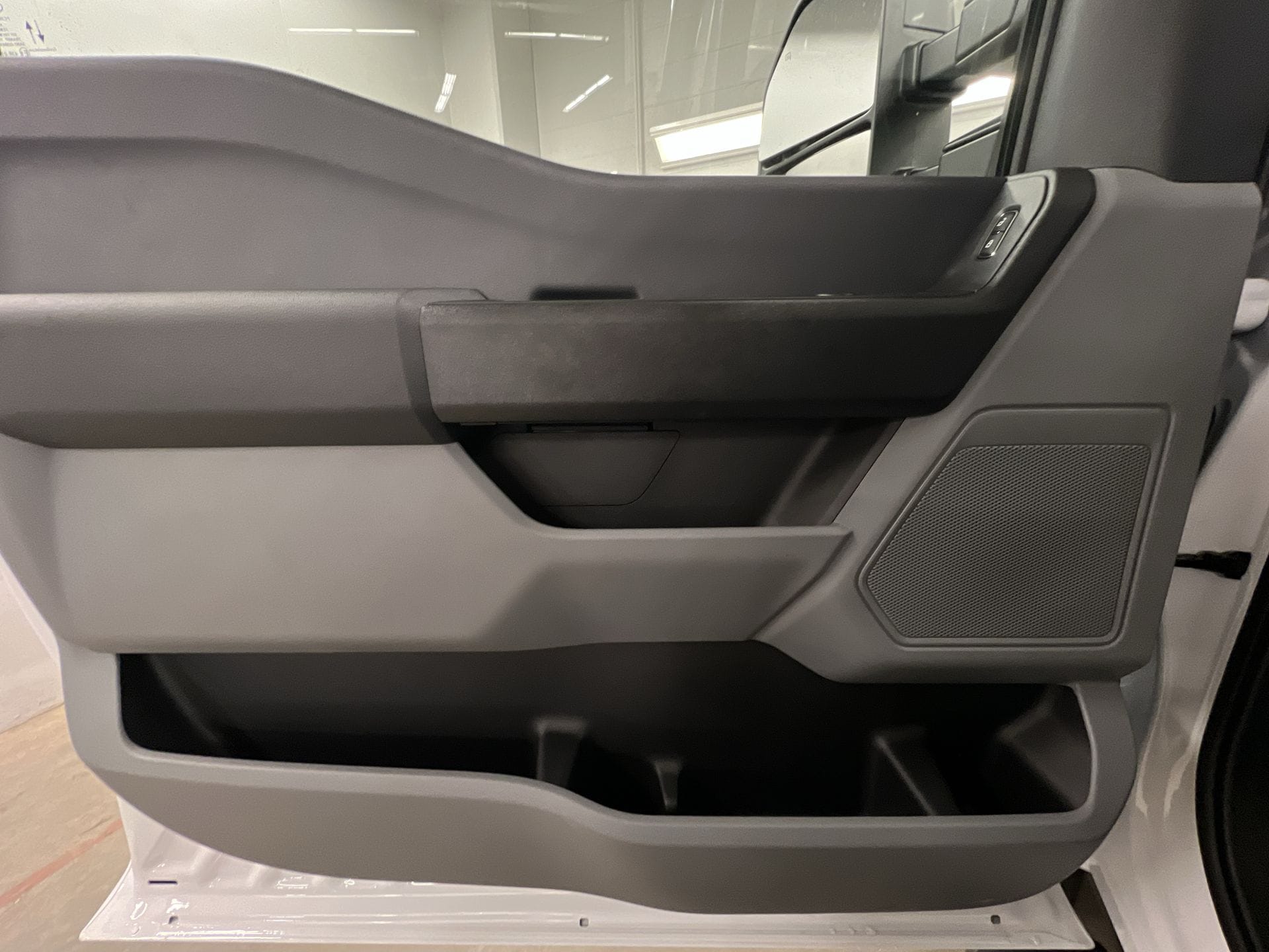 Thumbnail: 2025 Ford  - 14