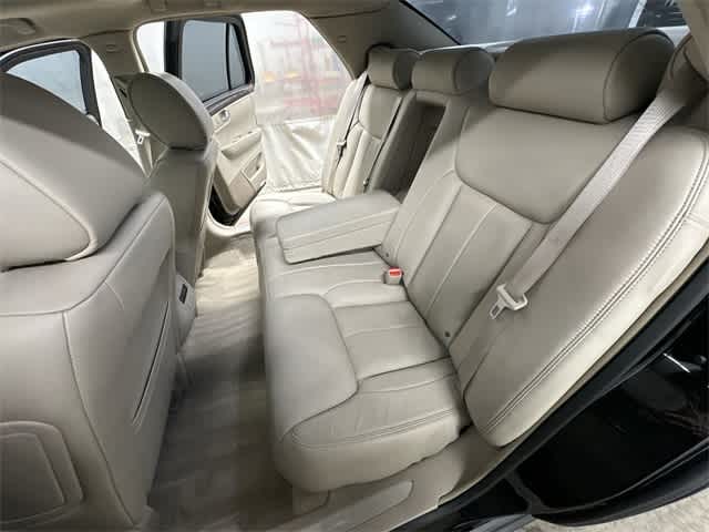 2011 Cadillac DTS Luxury I 16