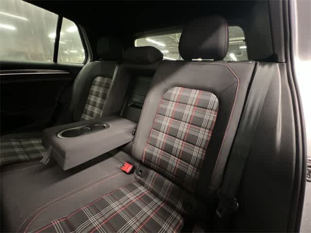 Thumbnail: 2016 Volkswagen Golf - 15