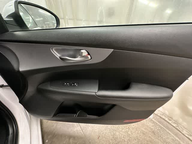 Thumbnail: 2022 Kia Forte - 20