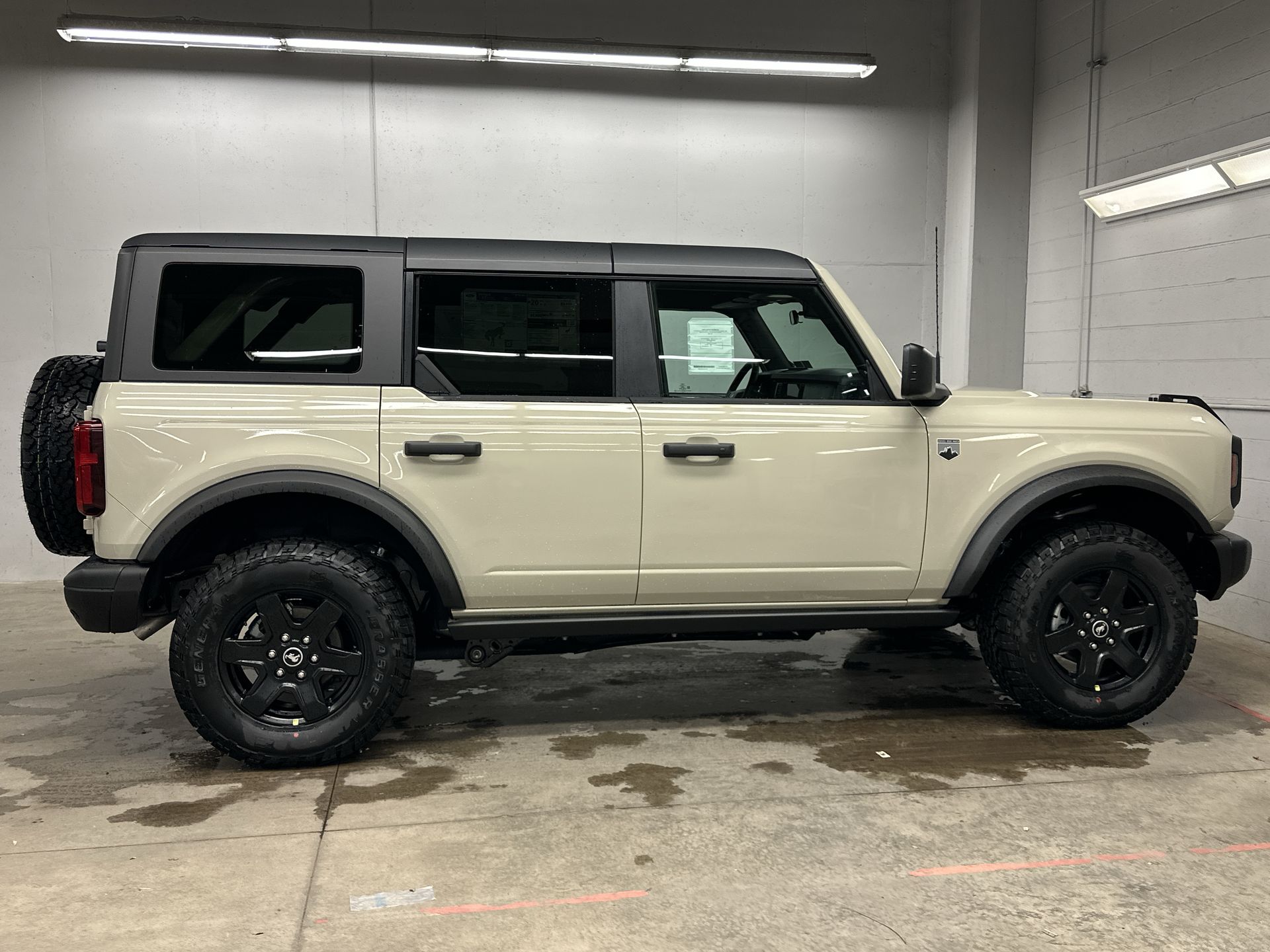 Thumbnail: 2025 Ford Bronco - 3