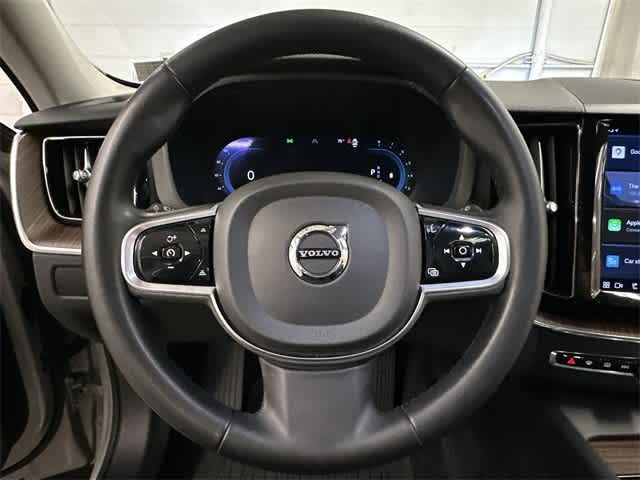 2023 Volvo XC60 B5 Plus 8