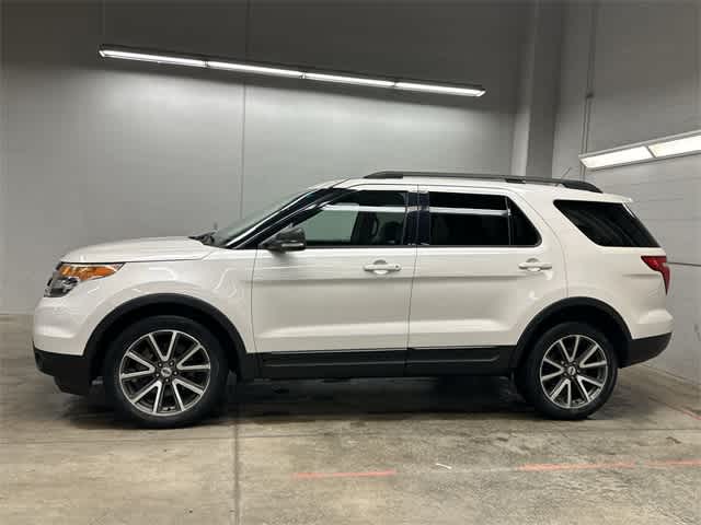 2015 Ford Explorer XLT photo 2