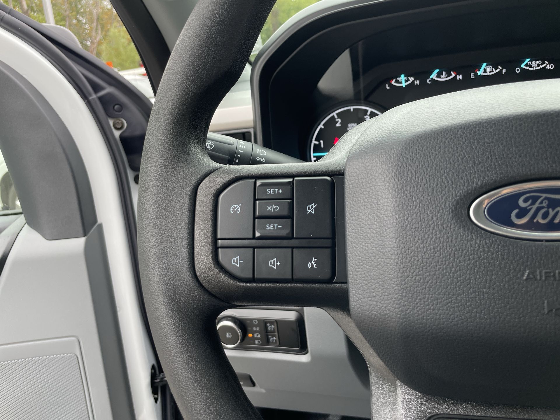 2024 Ford Econoline E-350 8