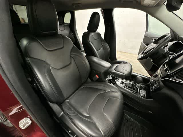 Thumbnail: 2019 Jeep Cherokee - 22