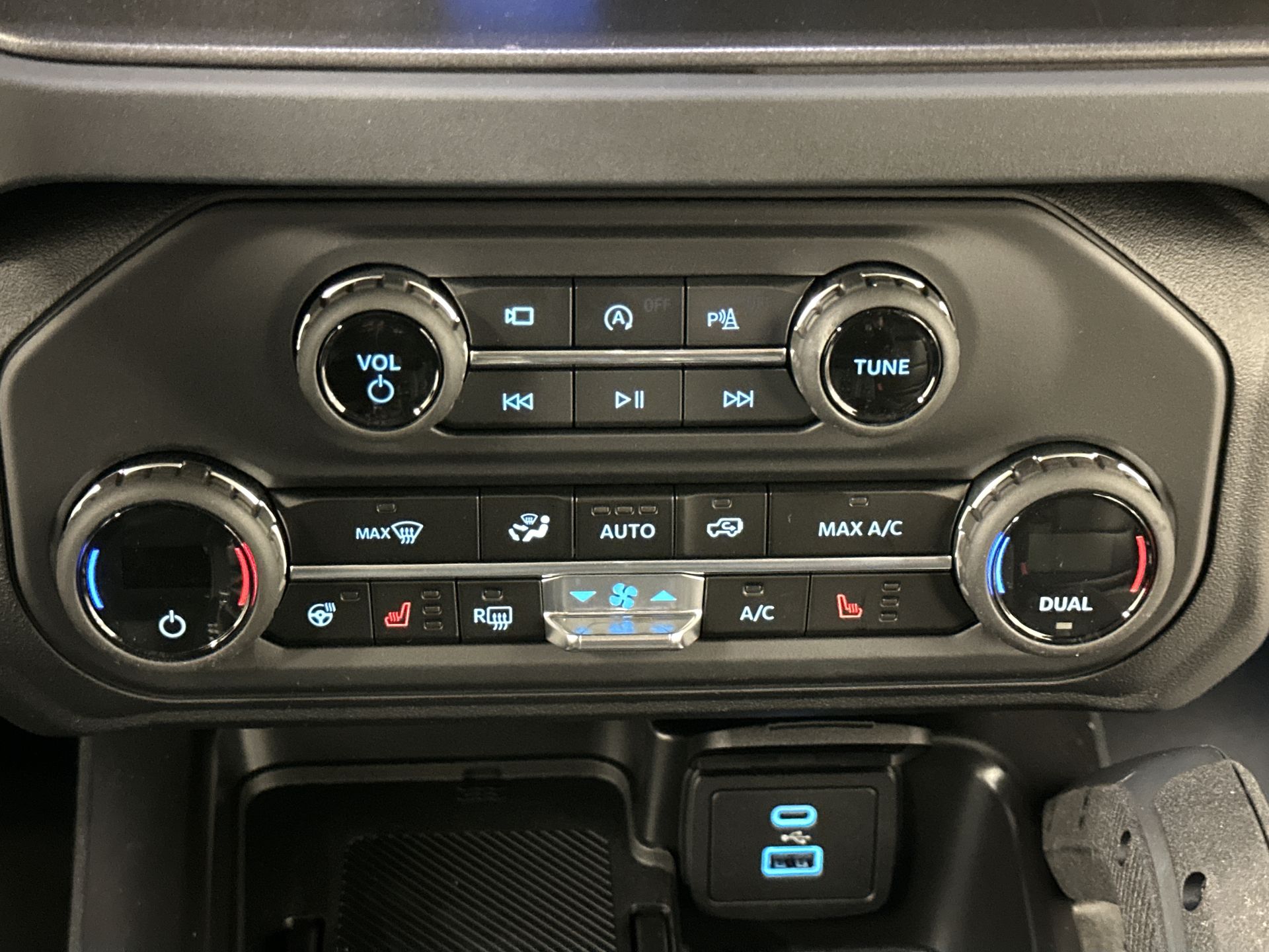 Thumbnail: 2025 Ford Bronco - 15