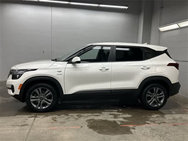 Thumbnail: 2023 Kia Seltos - 2