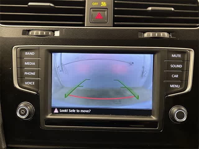 Thumbnail: 2016 Volkswagen Golf - 12