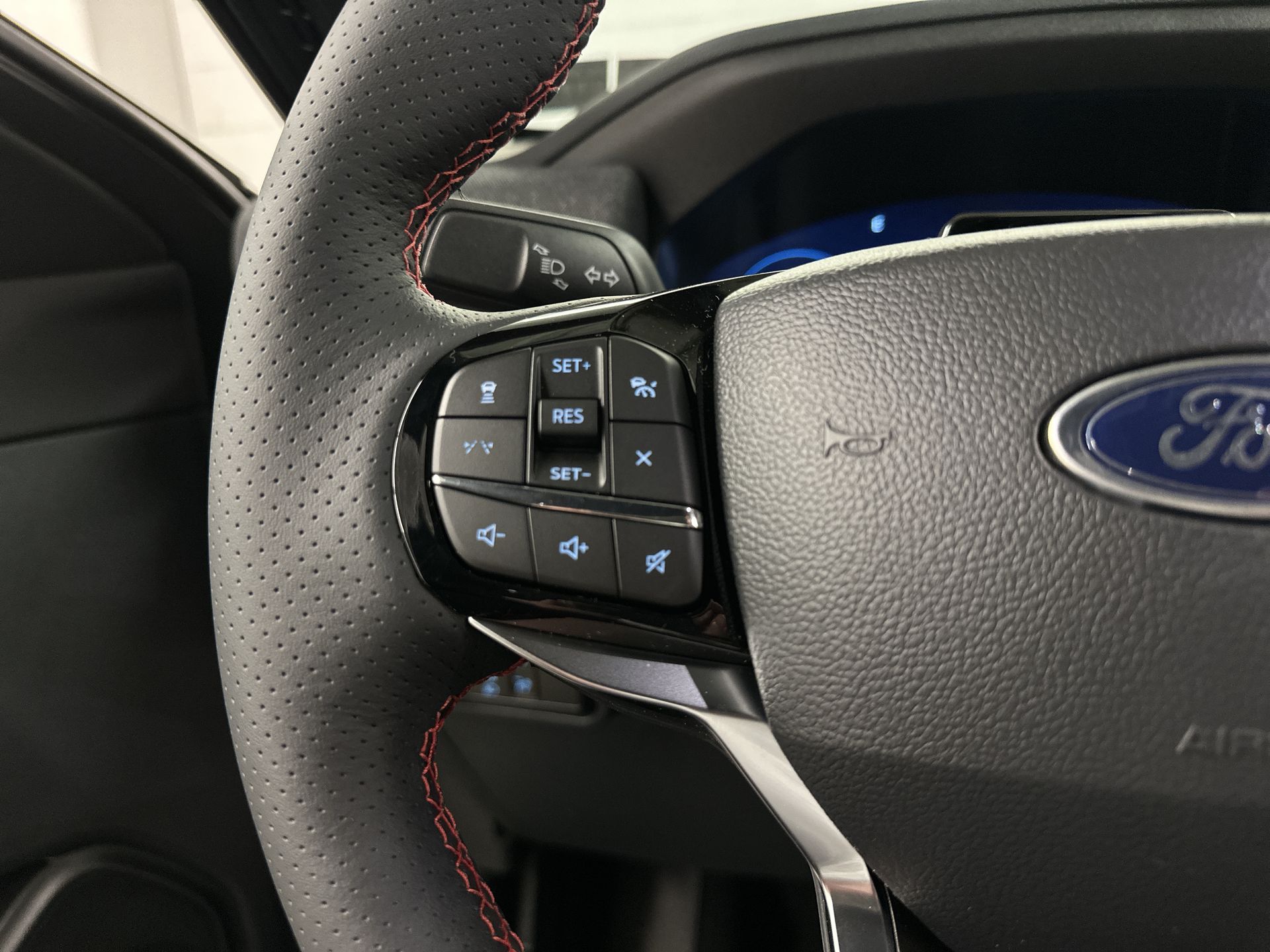 Thumbnail: 2026 Ford Explorer - 8