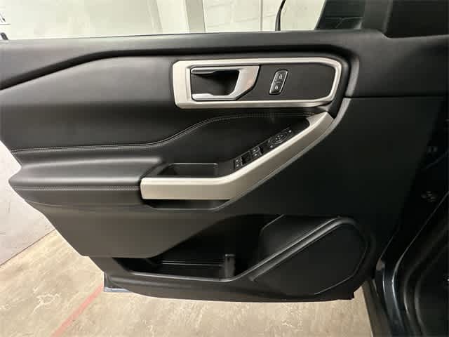 Thumbnail: 2022 Ford Explorer - 16