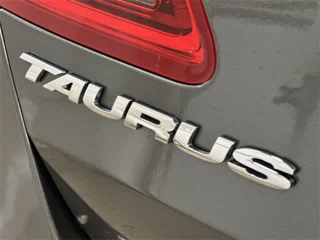 2015 Ford Taurus SE 25